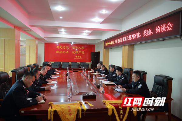 永州公安交警开展“最好”“最差”执勤岗亭评比活动