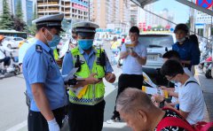 西安交警高新大队持续推进一盔一带安全守护行动
