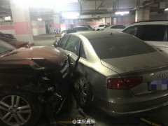 女司机撞坏保安亭 扒一扒女司机的那些奇葩事（组图）